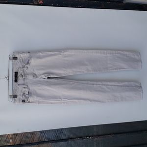 #0018 Rock and Republic skinny low ride. Jeans Missing 5 buttons.on pockets